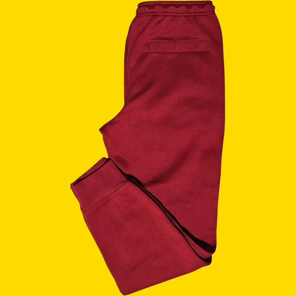 🚹 M US — Nike Club Fleece Chenille Logo Joggers FN3094-677 [TEAM RED] - Picture 6 of 9